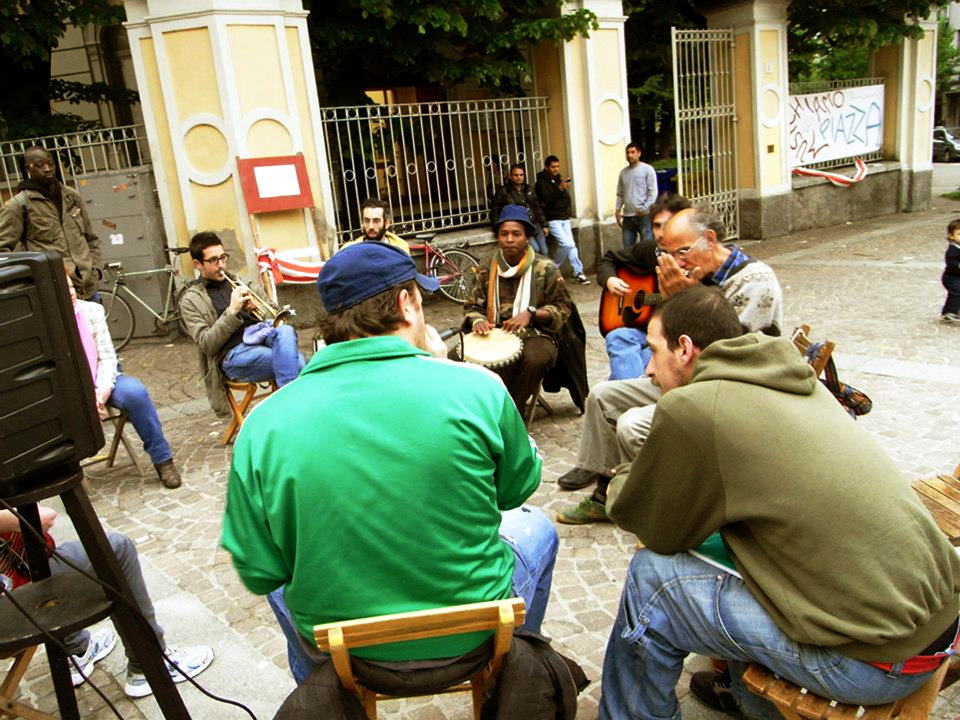 Musichiamo la piazza, attività sociale spontanea, Parma Piazzale Picelli